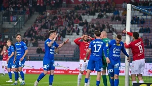 Ogromne kontrowersje w meczu Wisły. Takiego rywala w Krakowie jeszcze nie było