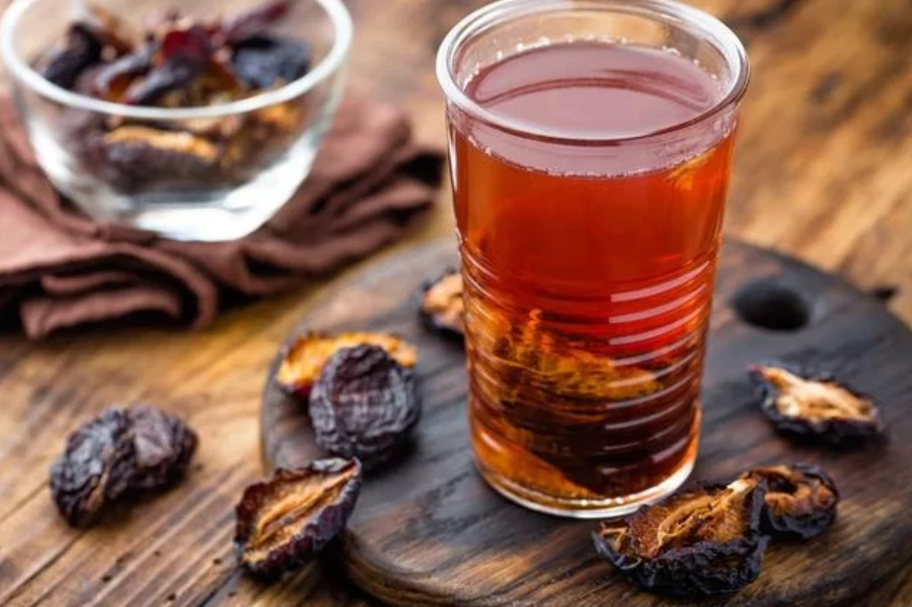 Suszone owoce są bogate w błonnik i naturalne cukry, który nie powodują wahania glikemii Sok z suszonych śliwek znany jest jako skuteczny środek na zaparcia. Kiedy jeszcze warto go stosować?