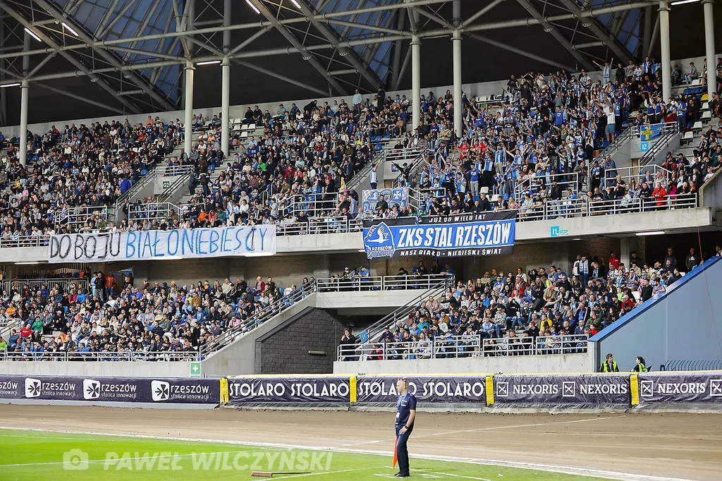 Stadion Stali Rzeszów pęka w szwach. Stadion Stali Rzeszów pęka w szwach.