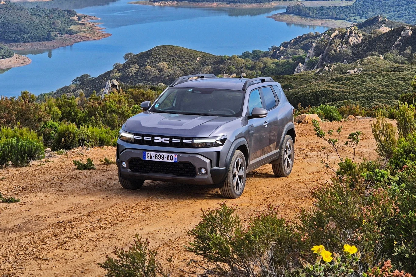 Dacia Duster bardzo zwraca uwagę swoją stylistyką Dacia Duster bardzo zwraca uwagę swoją stylistyką