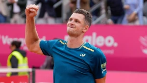 Zatrzymał Sinnera, nie znalazł sposobu na Hurkacza. Cudowny powrót Polaka