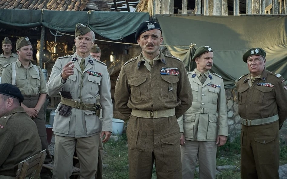Kadr z filmu "Czerwone maki"