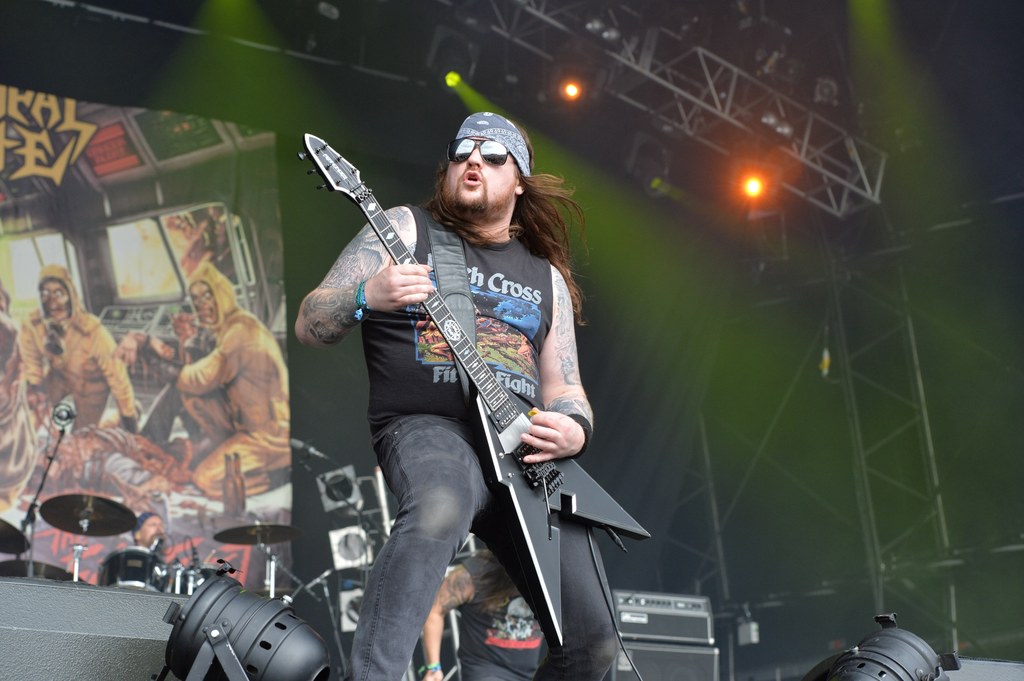 Ryan Waste (Bat) jest także gitarzystą Municipal Waste