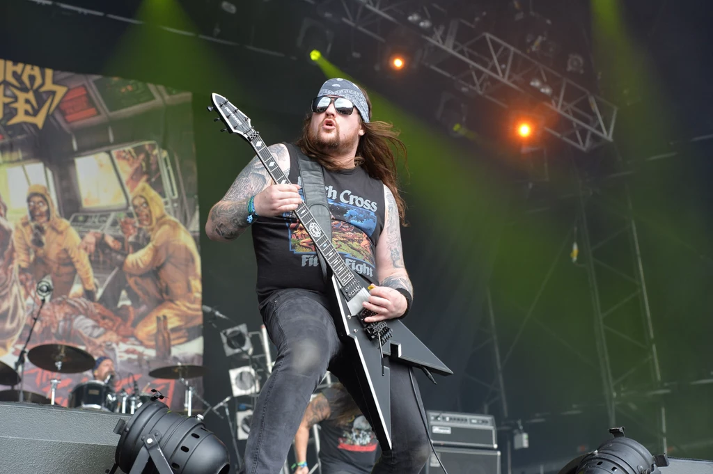 Ryan Waste (Bat) jest także gitarzystą Municipal Waste