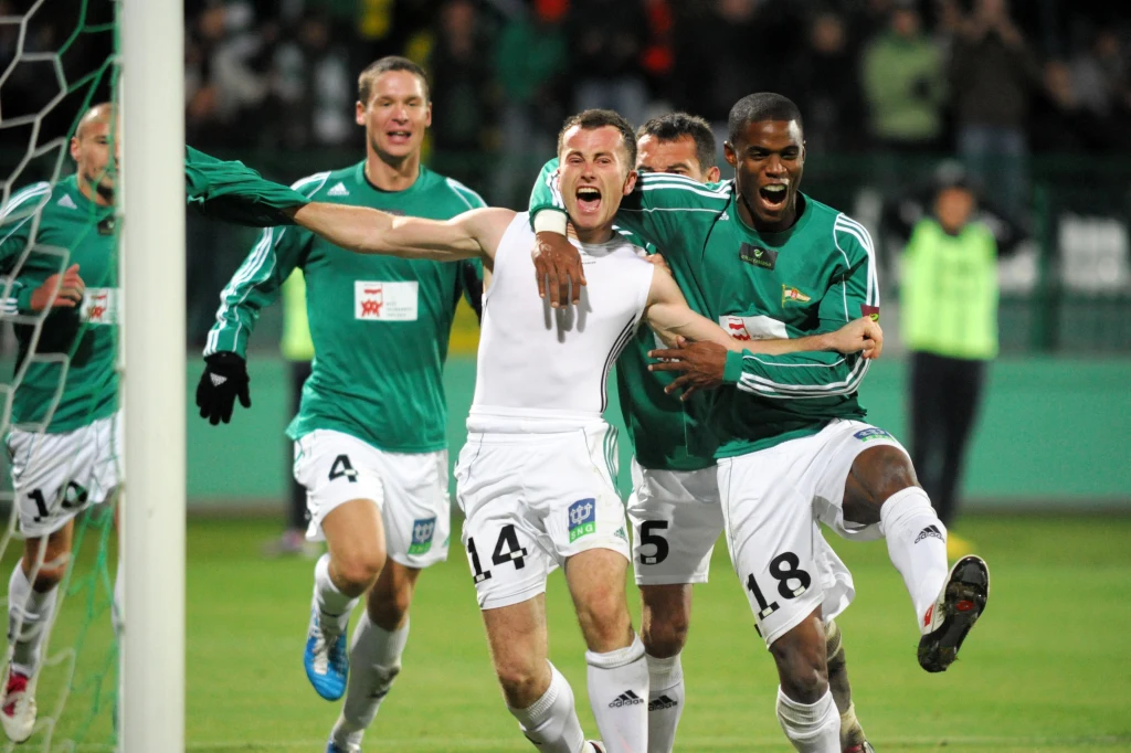 Derby Trójmiasta w 2010 r., wygrała Lechia Gdańsk z Arką Gdynia po bramce Piotra Wiśniewskiego Derby Trójmiasta w 2010 r., wygrała Lechia Gdańsk z Arką Gdynia po bramce Piotra Wiśniewskiego