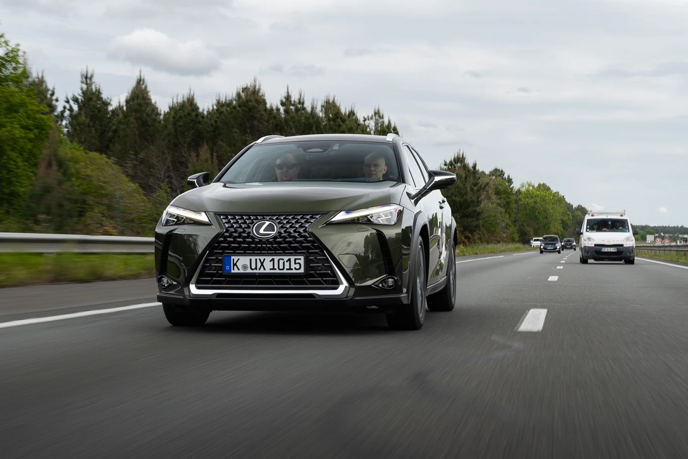 Nowy Lexus UX 300h FWD
