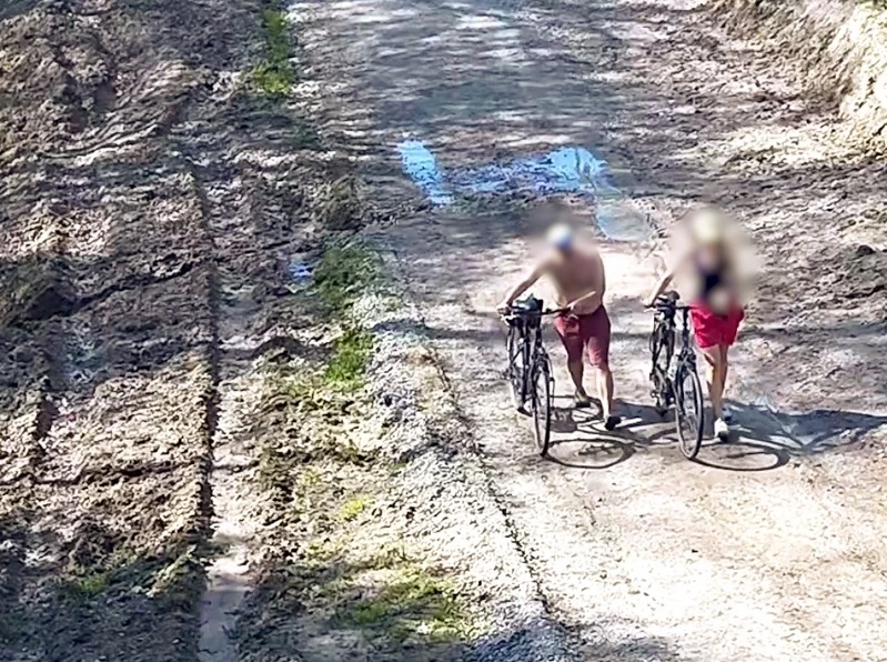 Dwoje turystów wjechało rowerami na pas drogi granicznej. Straż Graniczna wlepiła im po 500 zł mandatu 