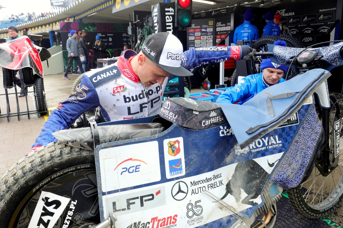 Grzegorz Zengota w trakcie meczu ligowego Fogo Unii Leszno.