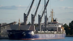 Jeden z masowców PŹM (M/S Drawsko) w gdańskim porcie