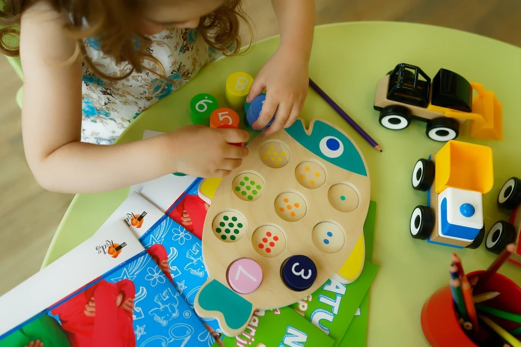 Jakie zabawki interaktywne wybrać dla dziecka?