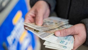 Dodatki do emerytury to długa lista wsparcia dla seniorów. Najwyższy z dodatków to nawet kilka tysięcy złotych miesięcznie. 