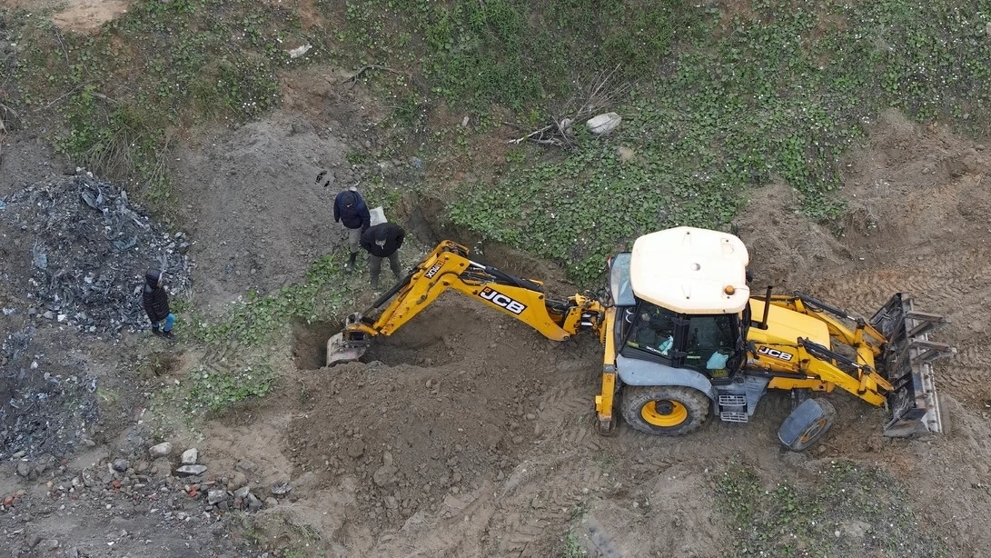 W powiecie wołomińskim odkryto nielegalne wysypisko odpadów na terenie kopalni piasku. W sprawę zamieszanych jest ponad 50 osób W powiecie wołomińskim odkryto nielegalne wysypisko odpadów na terenie kopalni piasku. W sprawę zamieszanych jest ponad 50 osób