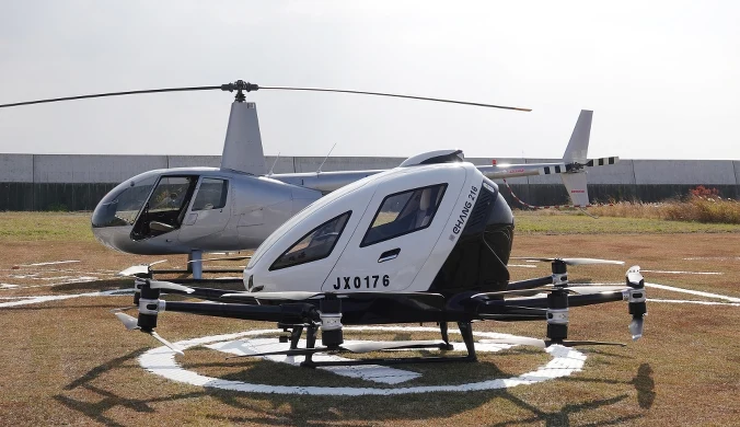 Powietrzna autonomiczna taksówka EH216 chińskiej firmy EHang ma za trzy lata rozpocząć regularne kursy