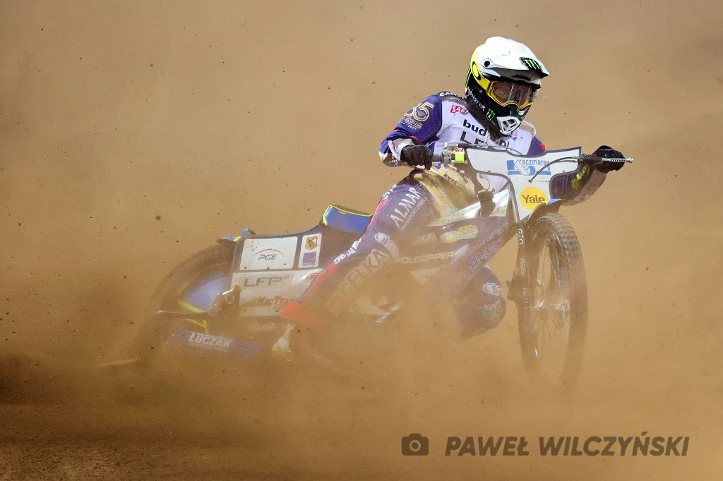 Jaimon Lidsey w akcji. Jaimon Lidsey w akcji.