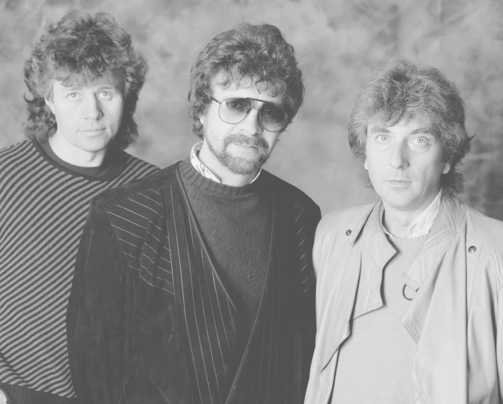 Nie żyje klawiszowiec Electric Light Orchestra. Od lewej na zdjęciu: perkusista Bev Bevan, wokalista Jeff Lynne i zmarły klawiszowiec Richard Tandy.