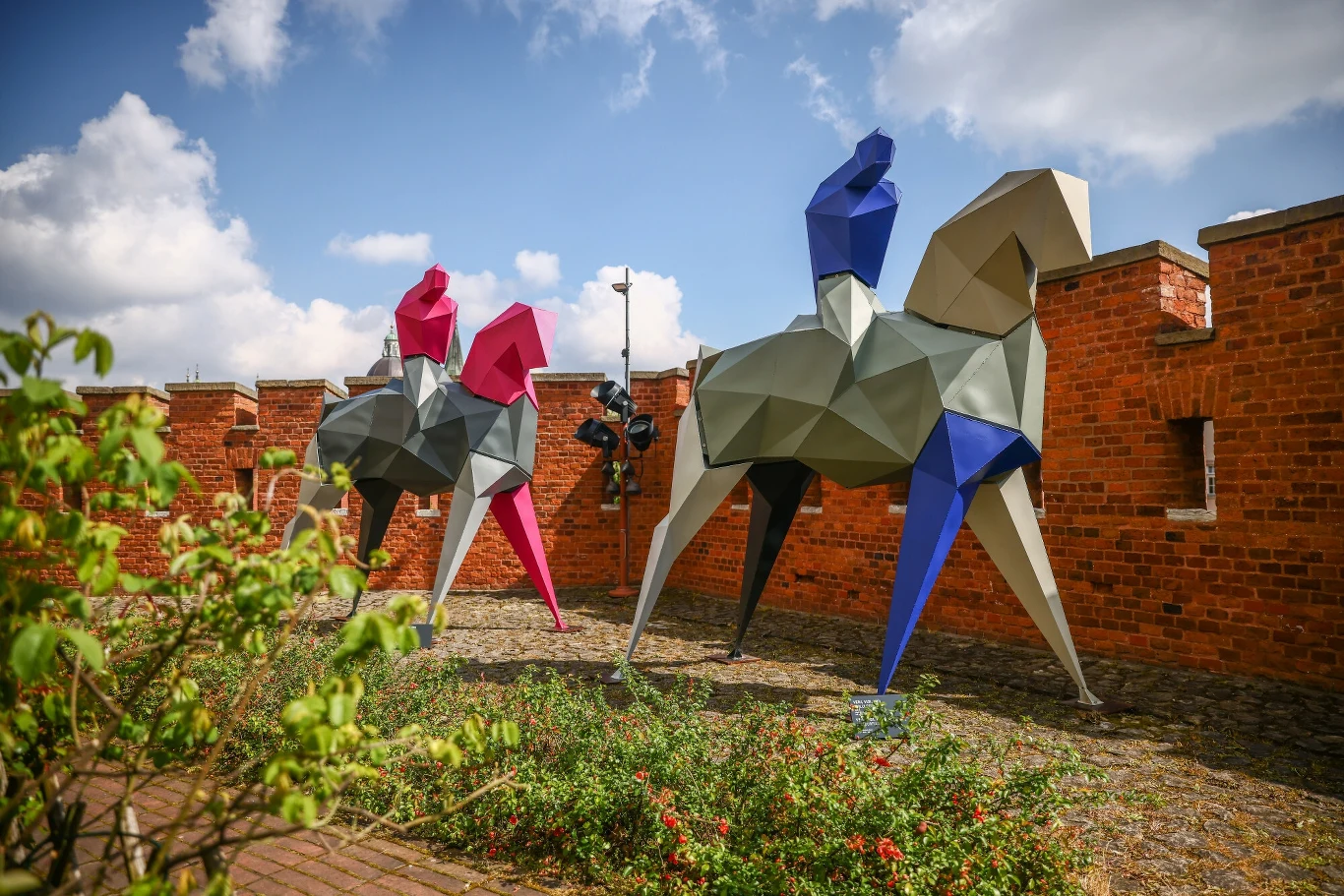 Rzeźby Pawła Orłowskiego w Ogrodach Królewskich na Wawelu Rzeźby Pawła Orłowskiego w Ogrodach Królewskich na Wawelu