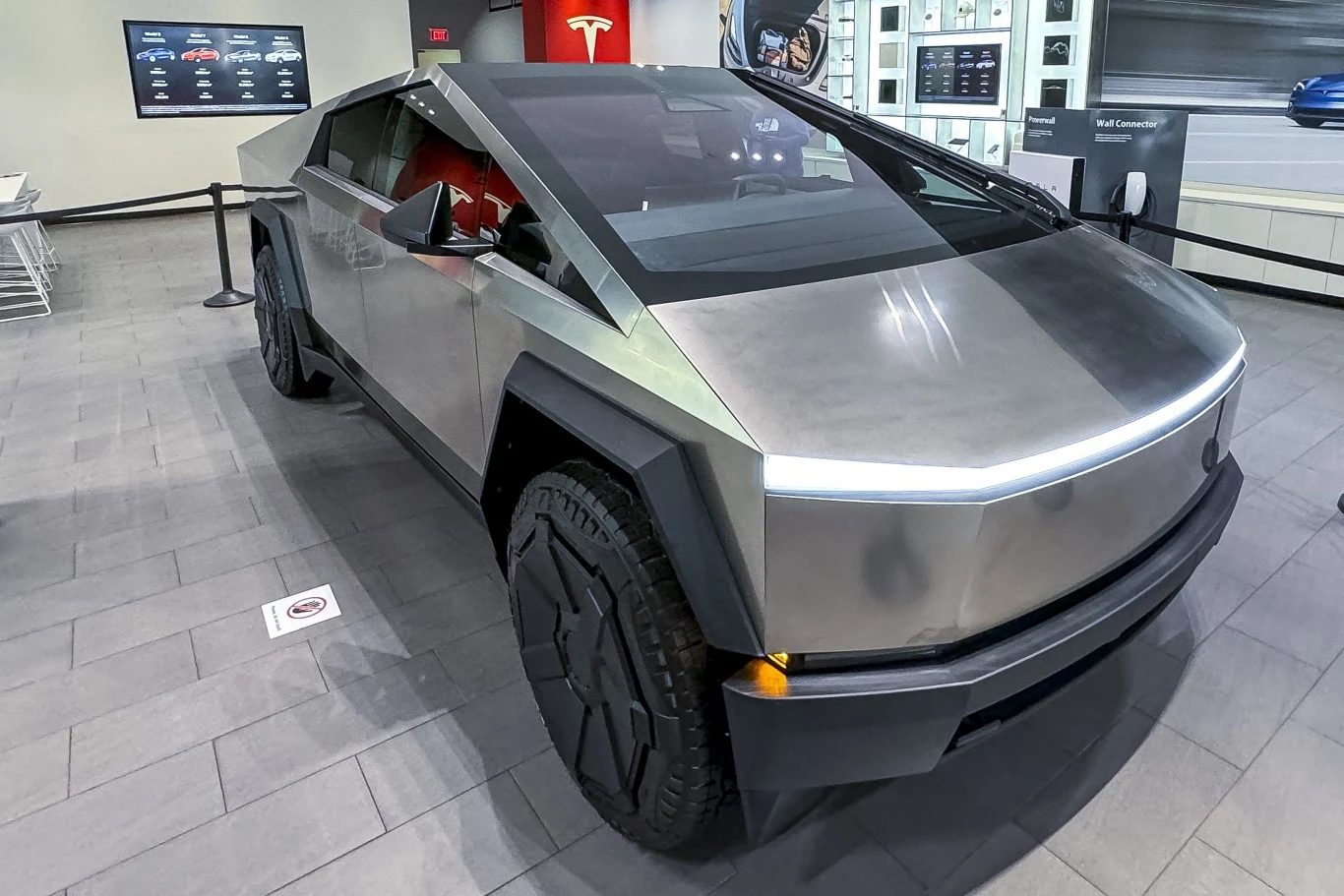 Tesla Cybertruck pojawi się w Polsce. Tesla Cybertruck pojawi się w Polsce.