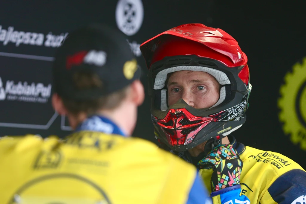 Jason Doyle szykuje się do biegu.