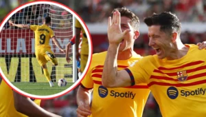 Robert Lewandowski strzelający gola w meczu Girona - FC Barcelona