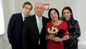 Jerzy (Karol Strasburger) i Iwona (Hanna Śleszyńska) się pobiorą