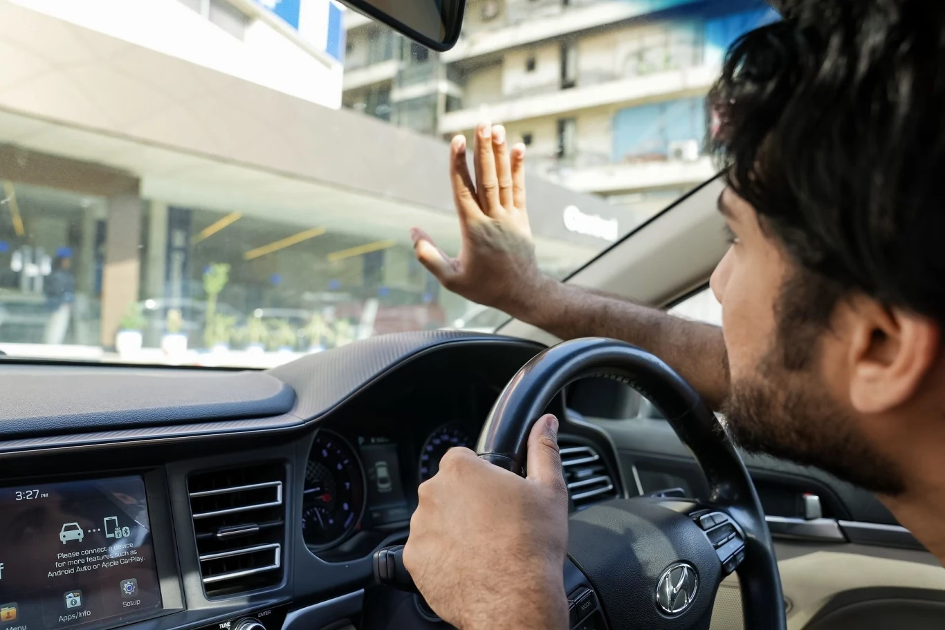 W ramach testu Hyundai nałożył folię na 70 samochodów swoich klientów w Pakistanie. 
