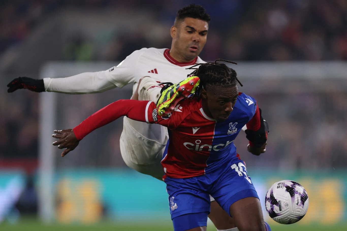Ta interwencja Casemiro (na drugim planie) nie wymaga komentrza Ta interwencja Casemiro (na drugim planie) nie wymaga komentrza