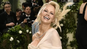 Pamela Anderson zadebiutowała na Met Gali. Zachwyciła elegancką kreacją 