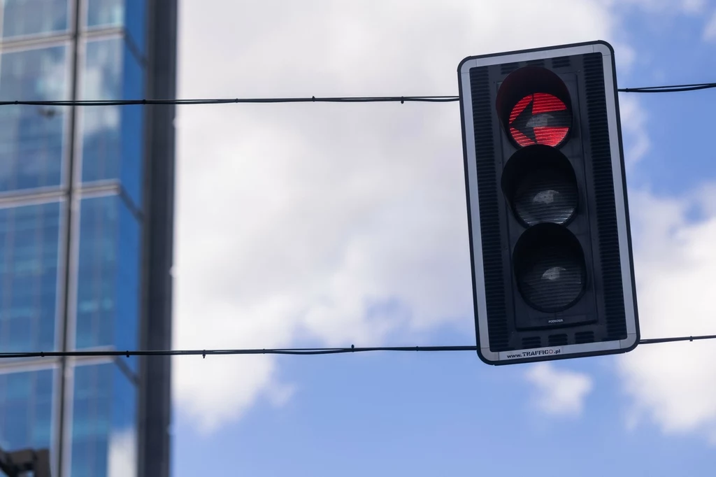 Czy można zawracać na strzałce w lewo?