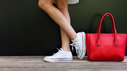 Stylowe białe trampki na wyprzedaży! 