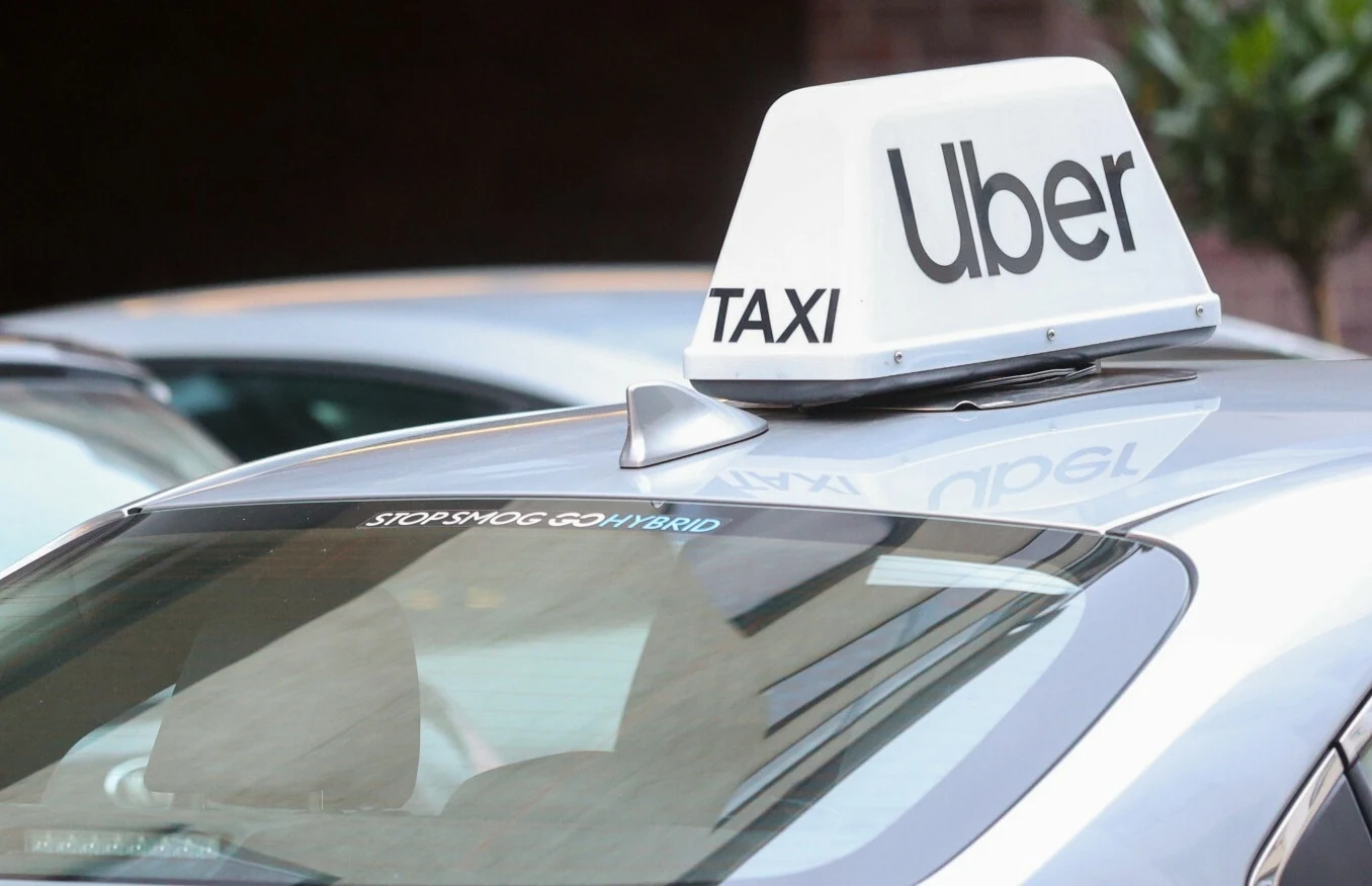 Kierowcy świadczący przewóz osób wkrótce będą musieli legitymować się polskim prawem jazdy Kierowcy świadczący przewóz osób wkrótce będą musieli legitymować się polskim prawem jazdy