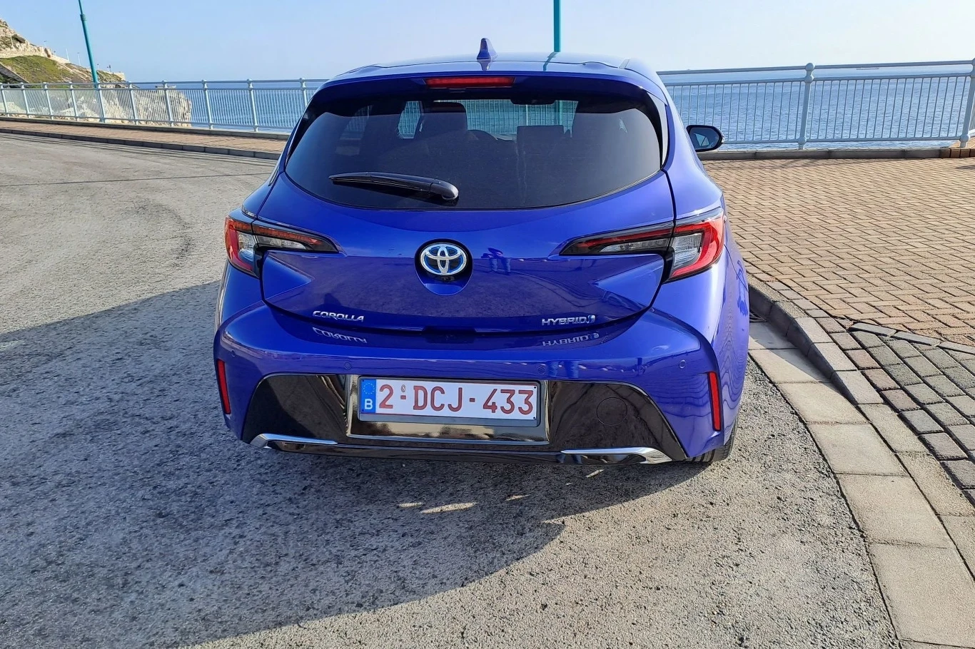 Toyota Corolla dostępna jest w trzech odmianach nadwozia - hatchback, sedan i kombi. W ofercie znalazły się łącznie trzy wersje napędowe.