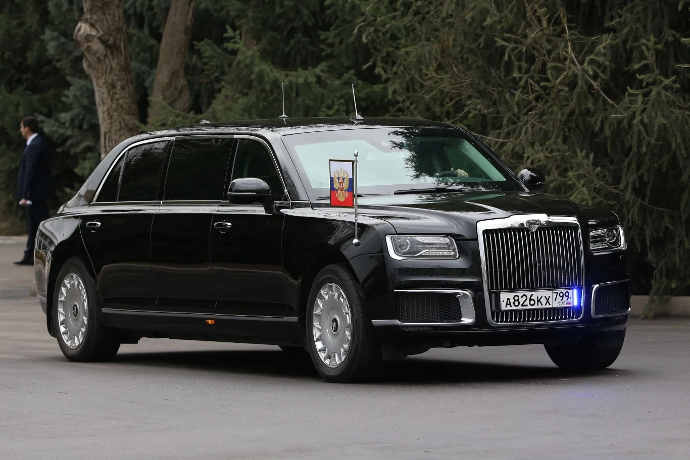 Pierwszym modelem, który trafił do oferty Aurusa, był Senator.