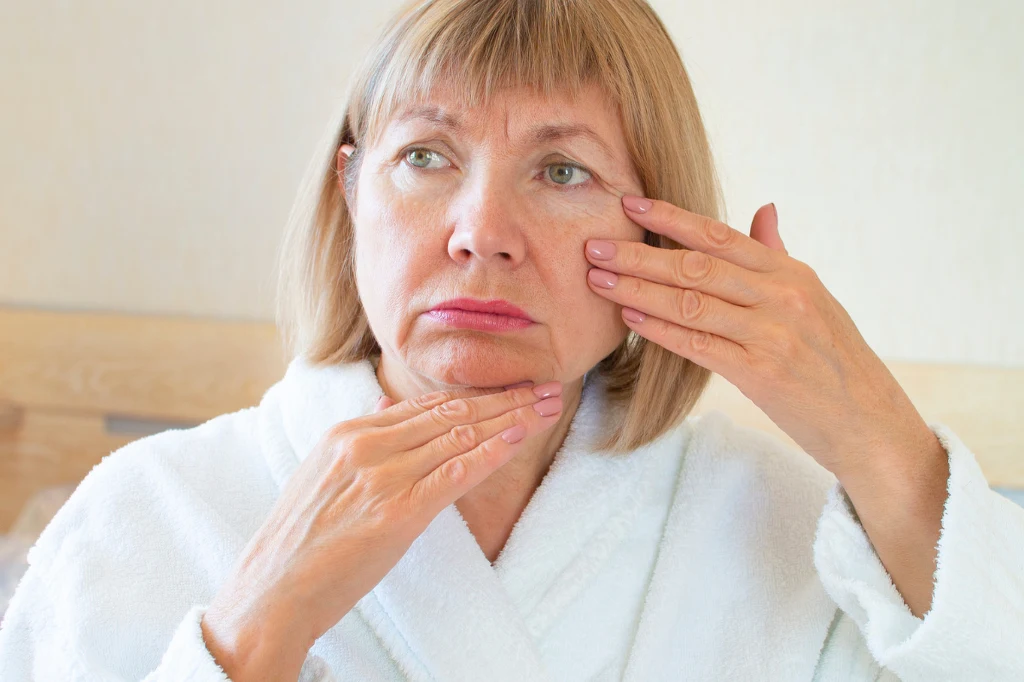 Pewne nawyki zdecydowanie przyspieszają starzenie się skóry Pewne nawyki zdecydowanie przyspieszają starzenie się skóry