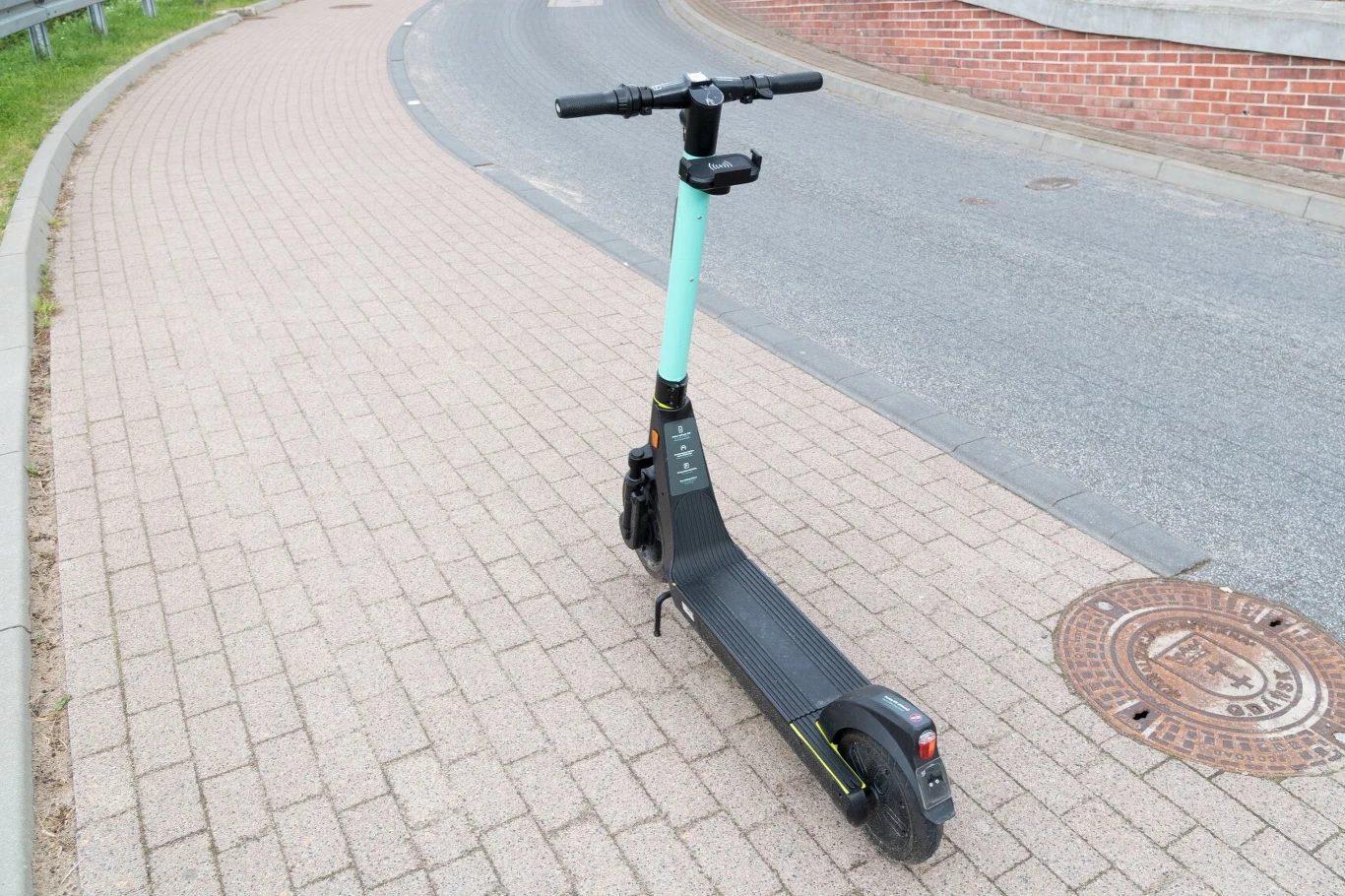 Lepiej znać przepisy dotyczące poruszania się elektrycznymi hulajnogami. Lepiej znać przepisy dotyczące poruszania się elektrycznymi hulajnogami.