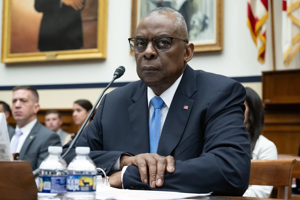 Lloyd Austin potwierdził, że USA wstrzymały dostawę sprzętu do Izraela Lloyd Austin potwierdził, że USA wstrzymały dostawę sprzętu do Izraela