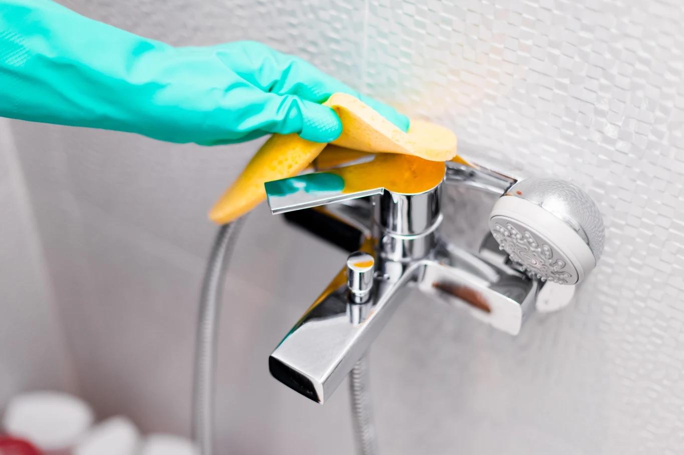 Domowy sposób na wyczyszczenie armatury to nie tylko ocet.