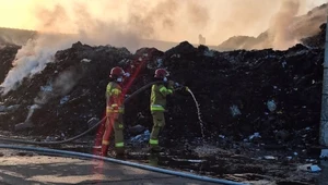 Duży pożar odpadów w Wielkopolsce. Z ogniem walczyło 150 strażaków