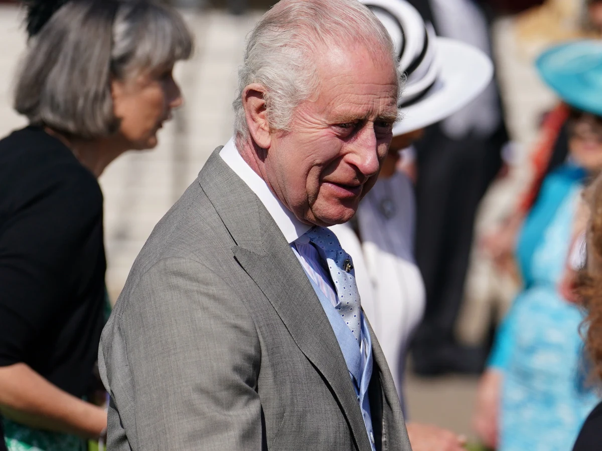 Na wydarzeniu monarcha był radosny i witał się z zebranymi Na wydarzeniu monarcha był radosny i witał się z zebranymi