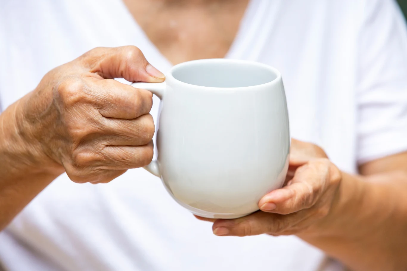 Sok z pokrzywy można rozcieńczać wodą. Jeśli na coś chorujesz, przyjmujesz leki, zapytaj lekarza, czy możesz go pić