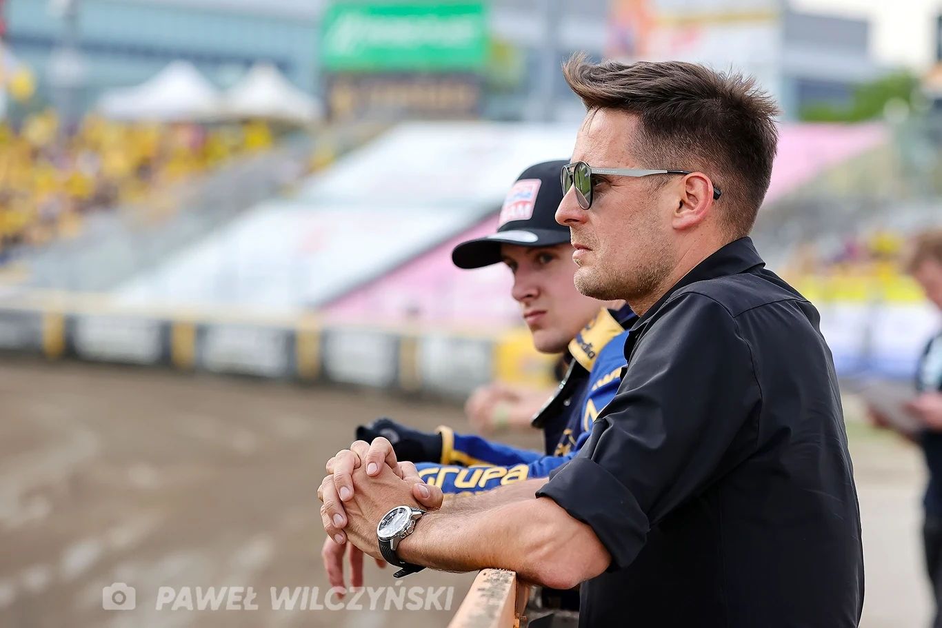 Jakub Kępa ogląda mecz ligowy Motoru Lublin.