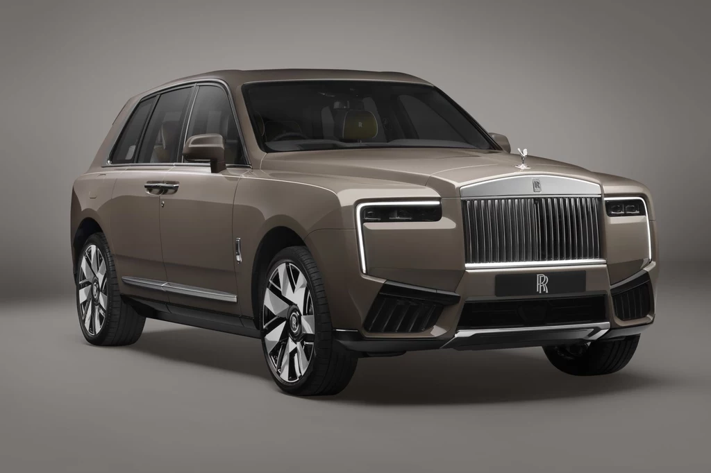 Rolls-Royce Cullinan po sześciu latach od premiery przeszedł modernizację. 