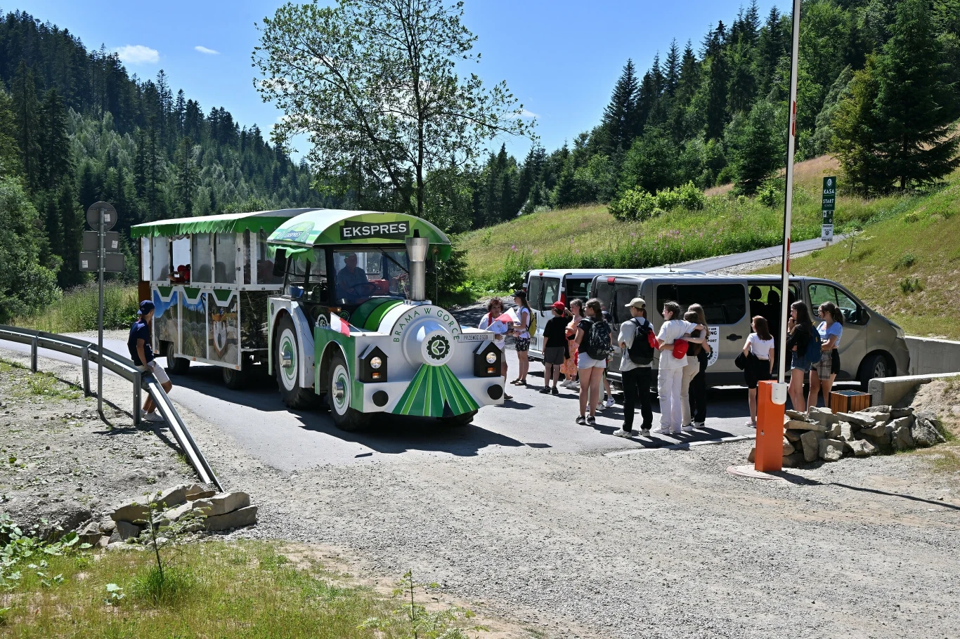 Na miejsce można dotrzeć specjalną Ciuchcią Ekspres. 