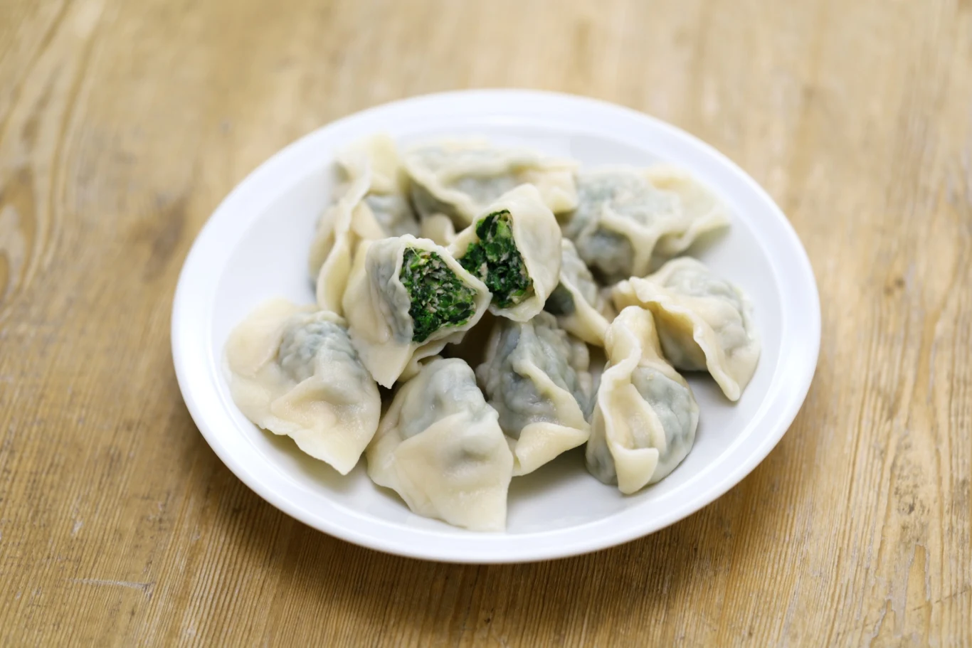 Pierogi z ziemniakami, serem i szpinakiem | 123RF/Picsel Pierogi z ziemniakami, serem i szpinakiem | 123RF/Picsel