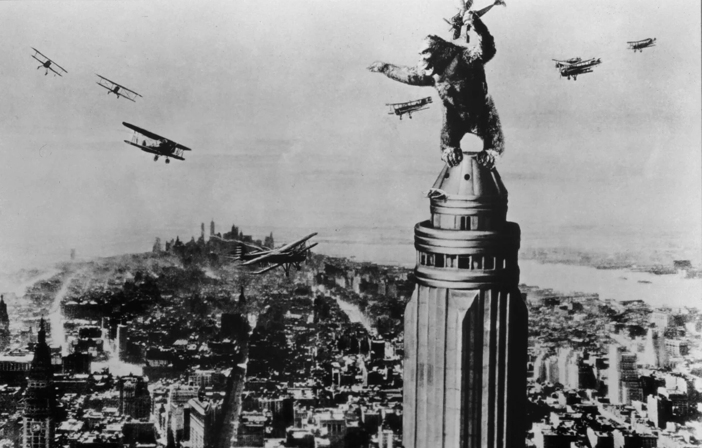 Kluczowa scena z "King Konga" z 1933 roku - wielki goryl na dachu Empire State Building