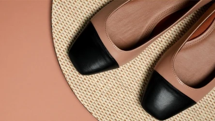 Czółenka w stylu Chanel są niezwykle eleganckie i uniwersalne. Spodobają się każdemu i zapewne będą często noszone. To teraz prawdziwy hit. 