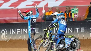 Tak jeździ człowiek, który chce zdetronizować Zmarzlika. Niemiec przeżył chwile grozy