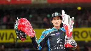 Grzechy na sumieniu mistrza. Oskubał ich z milionów i zwyzywał kibica