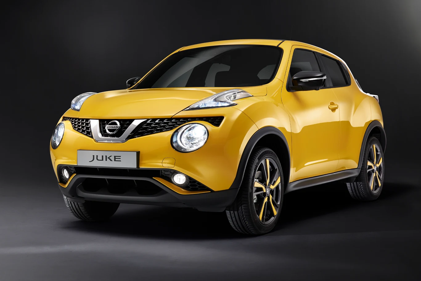 W 2014 roku Nissan Juke pierwszej generacji przeszedł face lifting i po raz pierwszy zadebiutował w żółtym kolorze.