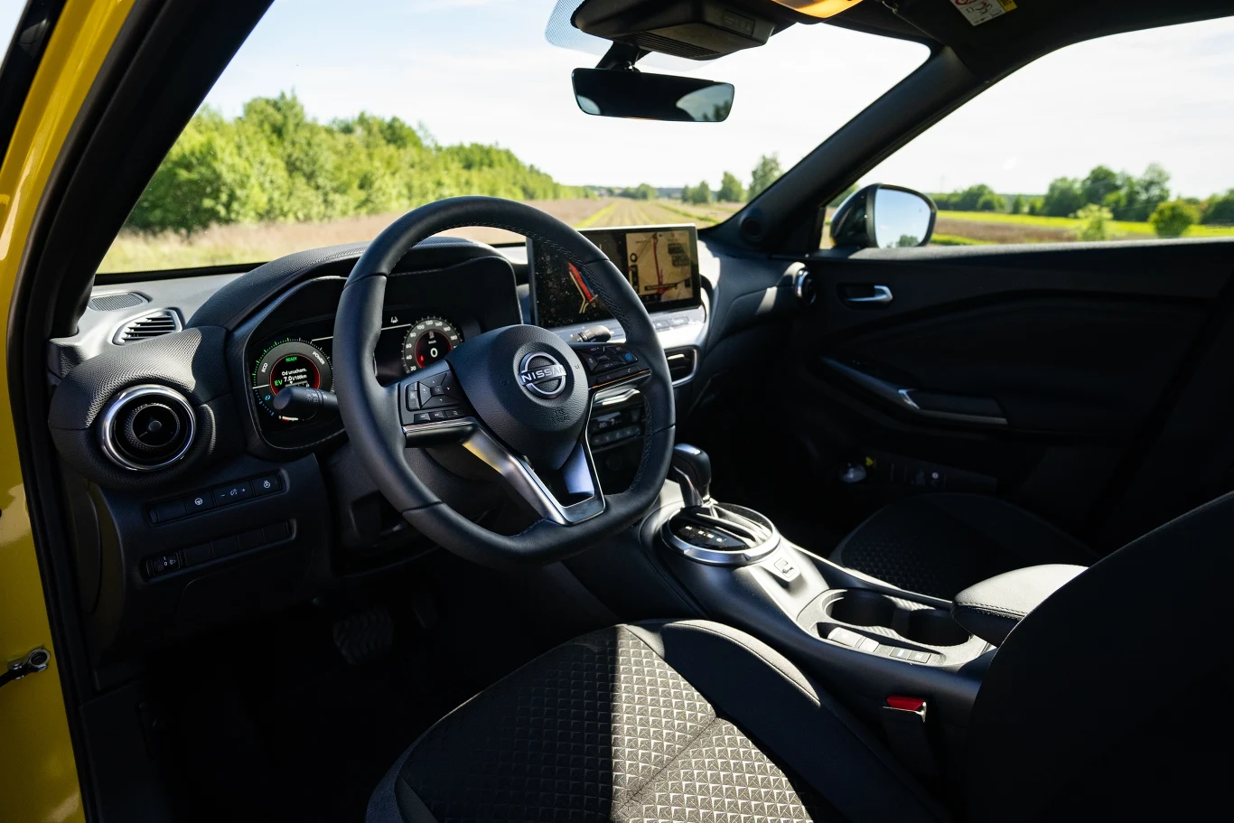 Nissan Juke po liftingu zyskał większy wyświetlacz systemu info-rozrywki (12,3")