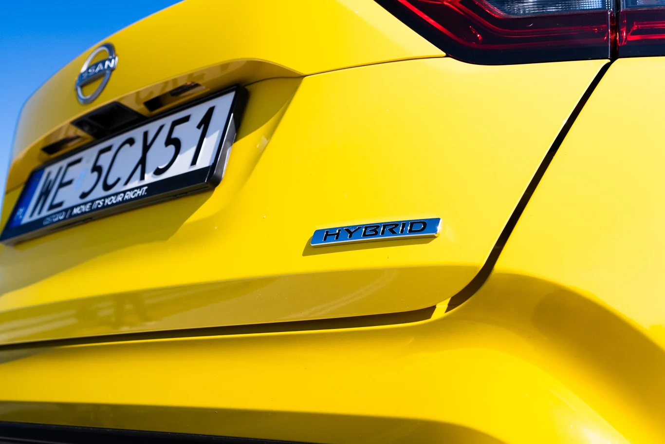 Nissan Juke po liftingu jest dostępny z napędem hybrydowym 1.6 i benzynowym 1.0 DIG-T.